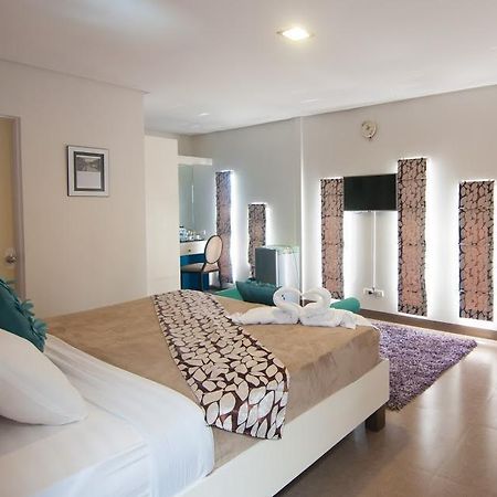 Avenue One Hotel Upper Digos Dış mekan fotoğraf